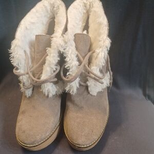 GAP Tan Fur-Lined Winter Boots